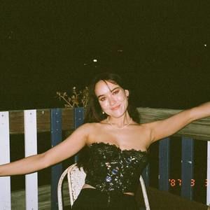 Meet your Posher, Monica